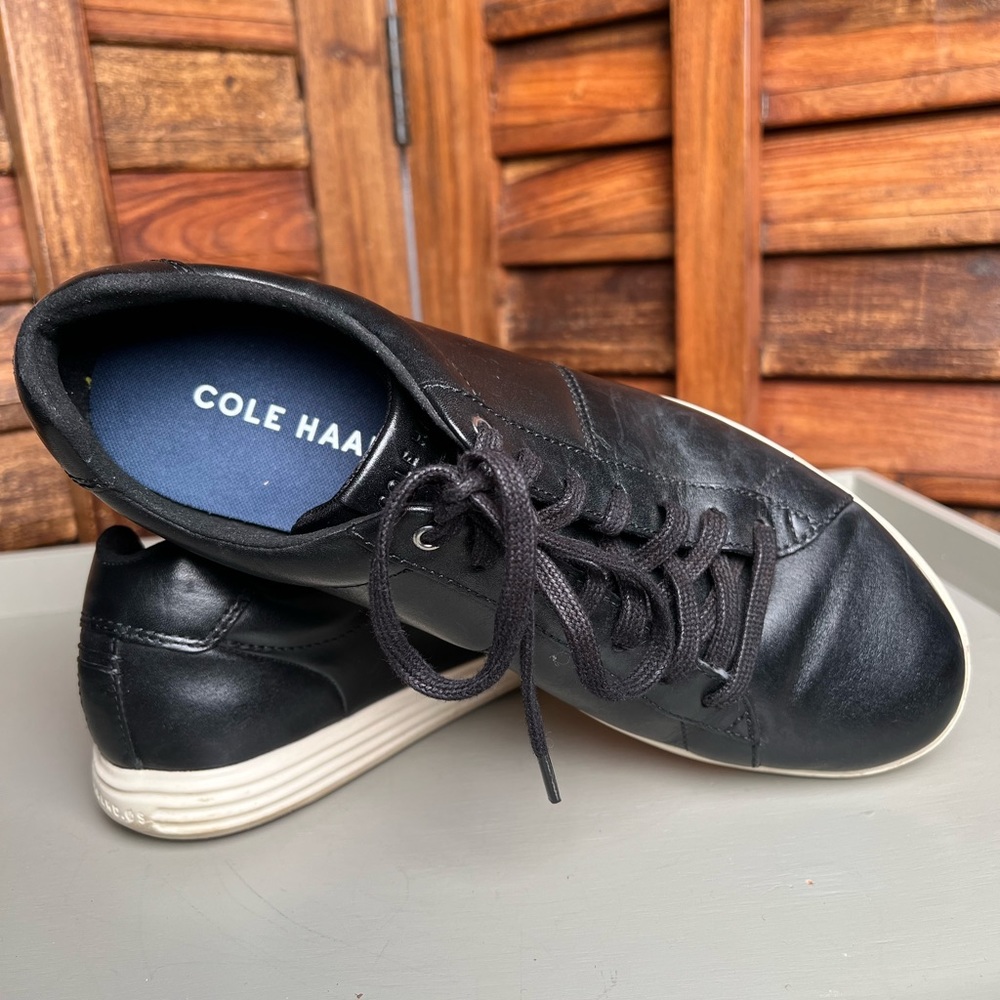 Cole Haan Black leather lightweight oxford casual shoes. 😍